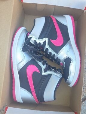 Nike Women's Black Silver Pink Low-Top Sneakers